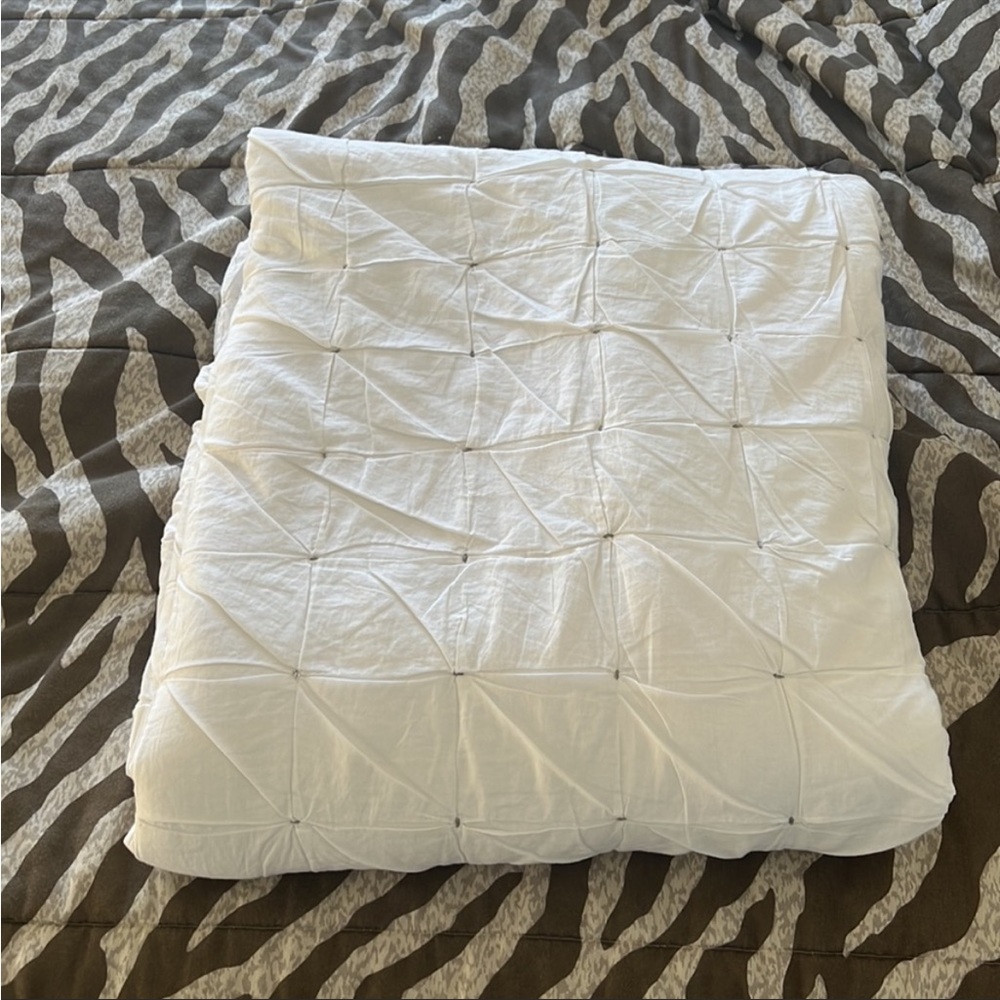 CB2 Mahalo Quilt Sticth Design Twin